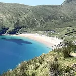 Spectacular Ocean Views In Tranquil And Private Location 度假居 *