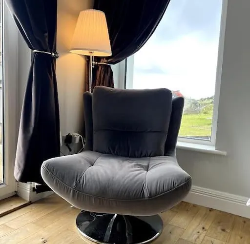 Spectacular Ocean Views In Tranquil And Private Location 度假居