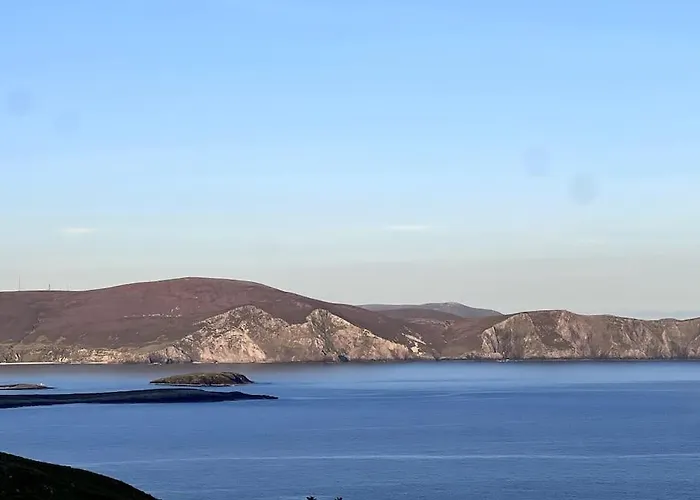 Spectacular Ocean Views In Tranquil And Private Location 度假居